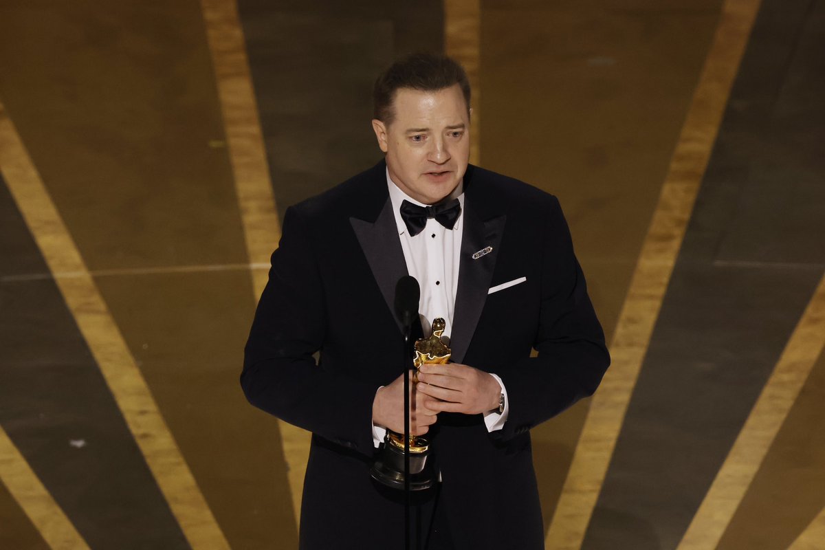 HugoGloss's tweet photo. É ELE! Brendan Fraser é o grande vencedor do prêmio de "Melhor Ator" do #Oscars! Após passar anos afastado dos holofotes e enfrentar um período de depressão, o astro retornou à carreira artística e foi consagrado por sua performance impactante no filme "A Baleia". + (📷: Getty) https://t.co/xRclEQnoSB