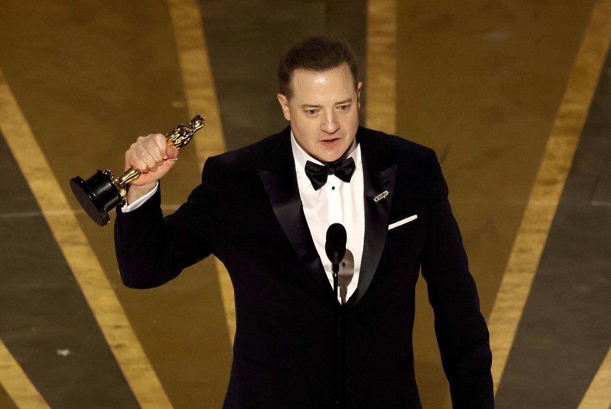 HugoGloss's tweet photo. É ELE! Brendan Fraser é o grande vencedor do prêmio de "Melhor Ator" do #Oscars! Após passar anos afastado dos holofotes e enfrentar um período de depressão, o astro retornou à carreira artística e foi consagrado por sua performance impactante no filme "A Baleia". + (📷: Getty) https://t.co/xRclEQnoSB