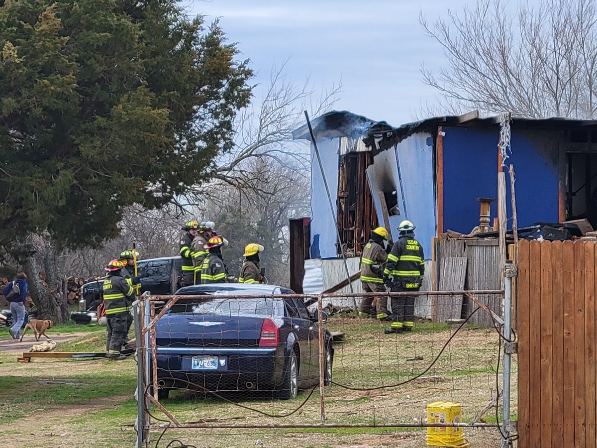 cedar_fd's tweet photo. More from today. No injuries, 22 Firefighters, 3 departments. 1 mission. #Fireninjas #MutualAidOutlaws https://t.co/ozr1X0Tf8K