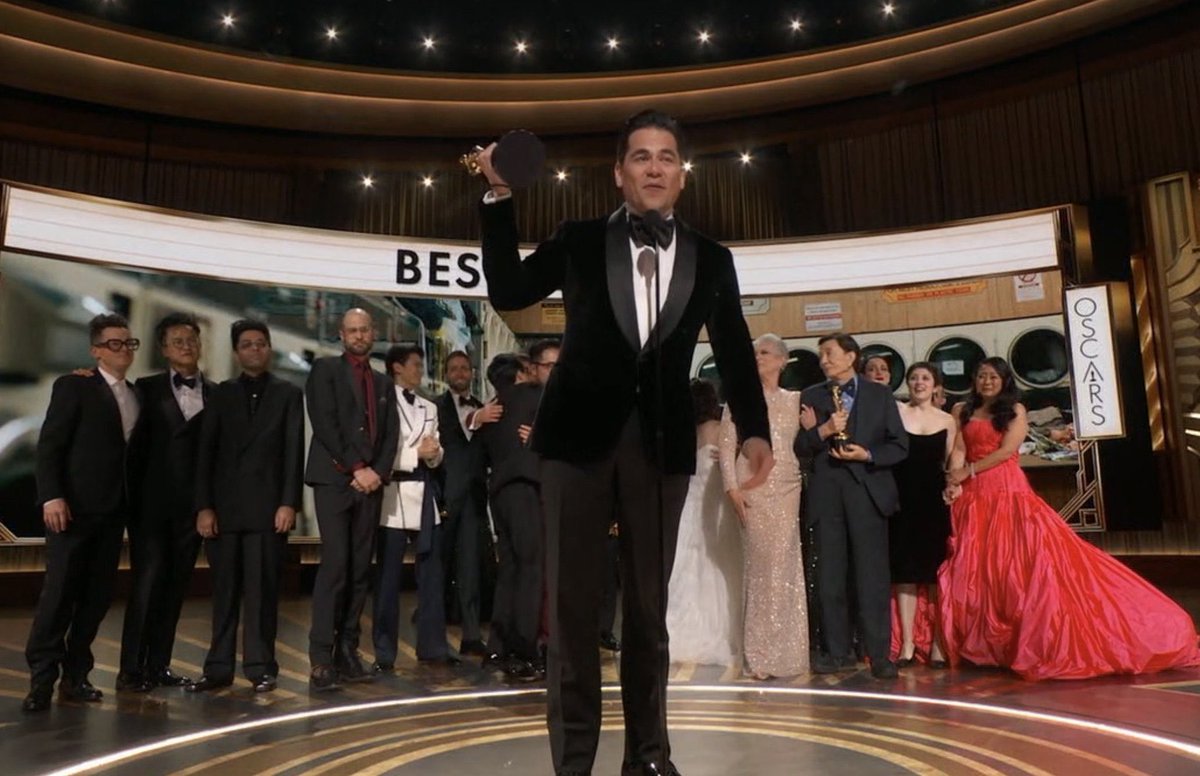 “To all my immigrant dad… no person is more important than profit!” 

The amount of love immigrants are getting at the #oscars is so beautiful I am ugly crying 😭😭