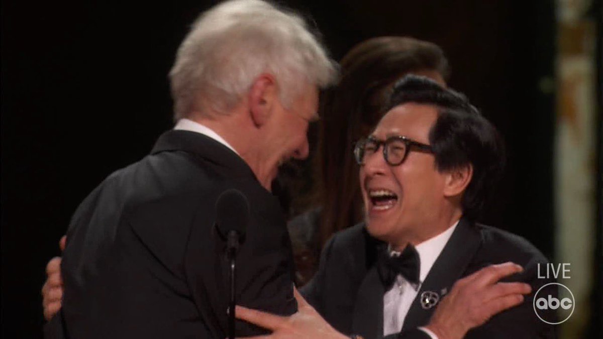 VicVela1's tweet photo. Just Amazing. #Oscar https://t.co/kL5EsQeEdJ