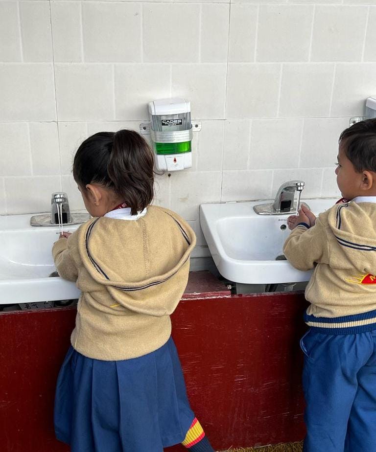 MMVMUdaipur's tweet image. We at MMVM always believe in #learningbeyondtheclassroom, educating children about basic hygiene helps bring discipline into their lives.

#learnsmart #hygiene #discipline #mmvm #udaipur #rajasthan