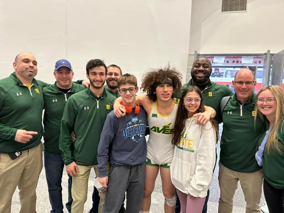 The amount of pride in this picture is unbelievable.   3 state qualifiers together supporting each other throughout the entire state wrestling tournament. 7 coaches together helping them all achieve their dreams.
@AvesAthletics <a href="/AvesWrestling/">Aviators Wrestling</a>