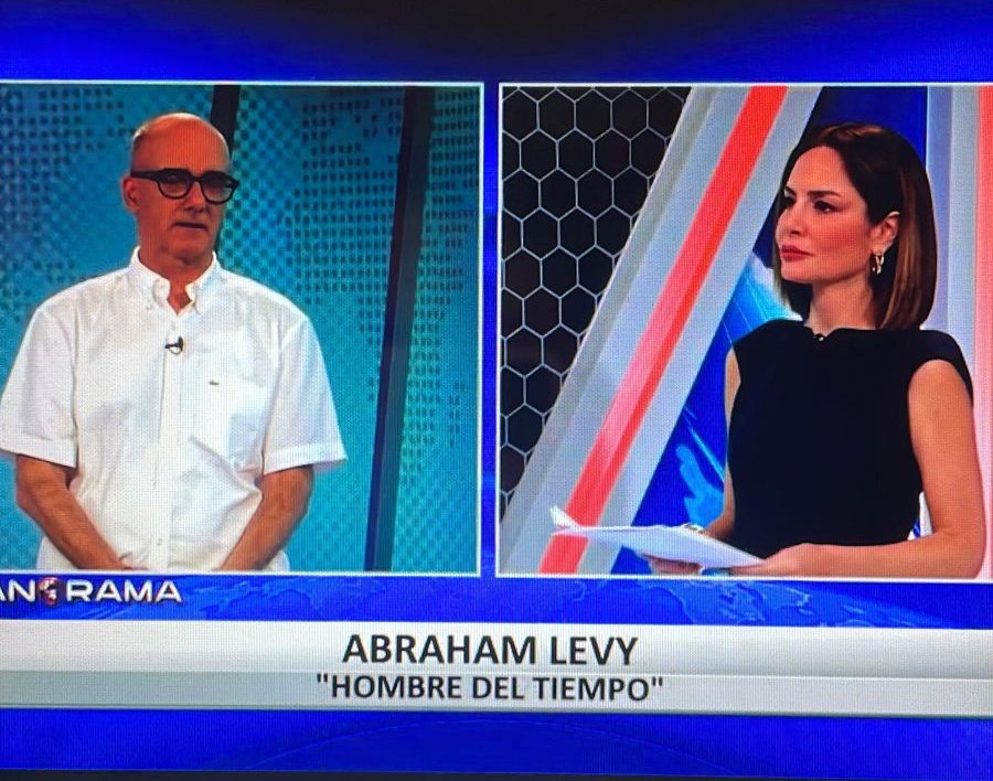 kenzimerkie's tweet photo. y siguen con el asesor de Montesinos ? increible entrevistar a este sujeto. que noes ni meteorólogo ni bailador del baile de la lluvia. https://t.co/gCENgdsRq9