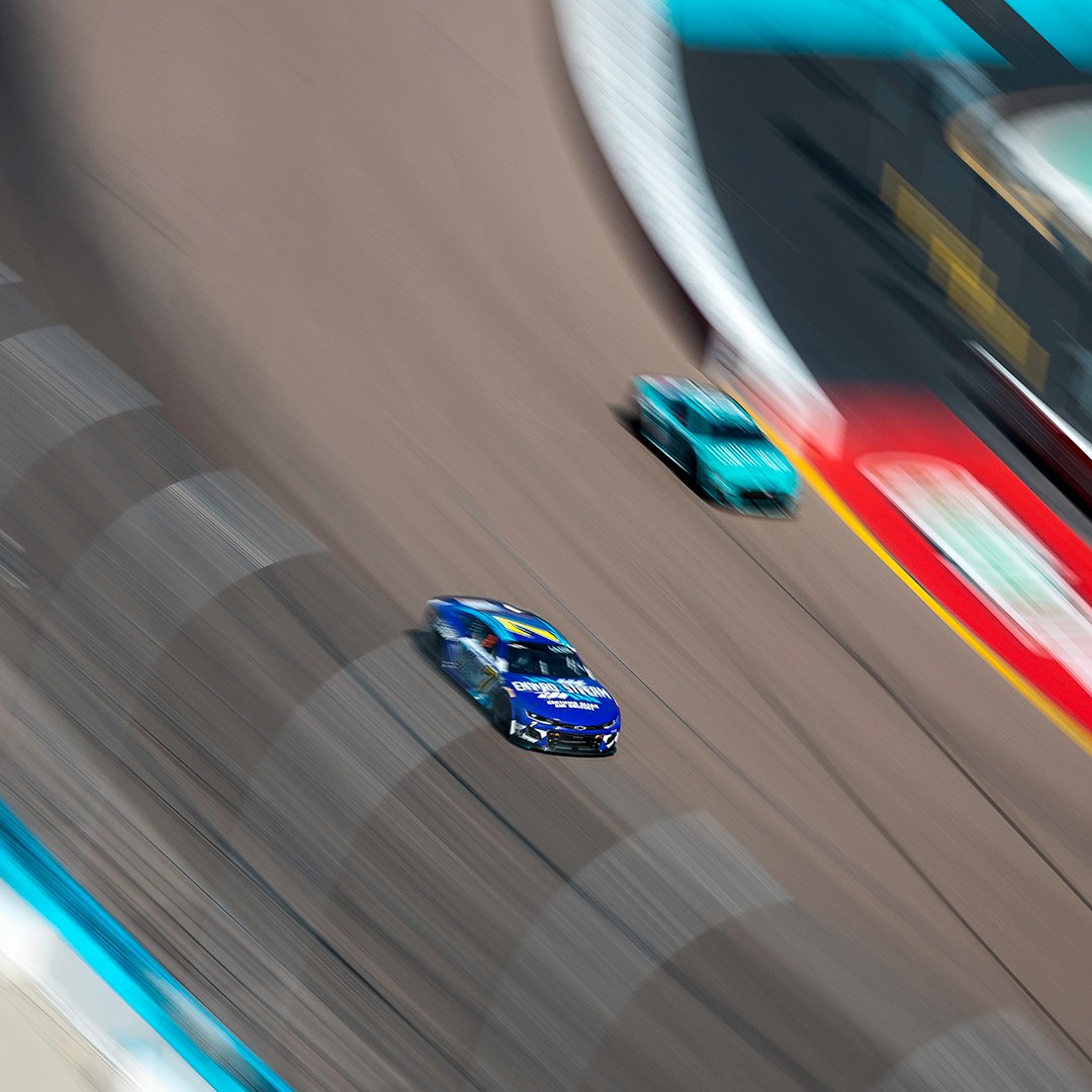 SpireMotorsport's tweet photo. Not a bad weekend in Phoenix, AZ. 🌵  @CoreyLaJoie @tydillon @EnviroXStream1 #generalformulations #graphicfinishingpartners @MutohAmerica #spiremotorsports #NASCAR #cupseries #unitedrentals500 #phoenixraceway https://t.co/QWGnat7rlv