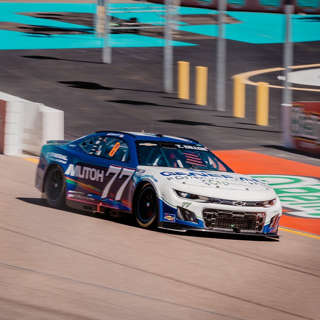 SpireMotorsport's tweet photo. Not a bad weekend in Phoenix, AZ. 🌵  @CoreyLaJoie @tydillon @EnviroXStream1 #generalformulations #graphicfinishingpartners @MutohAmerica #spiremotorsports #NASCAR #cupseries #unitedrentals500 #phoenixraceway https://t.co/QWGnat7rlv