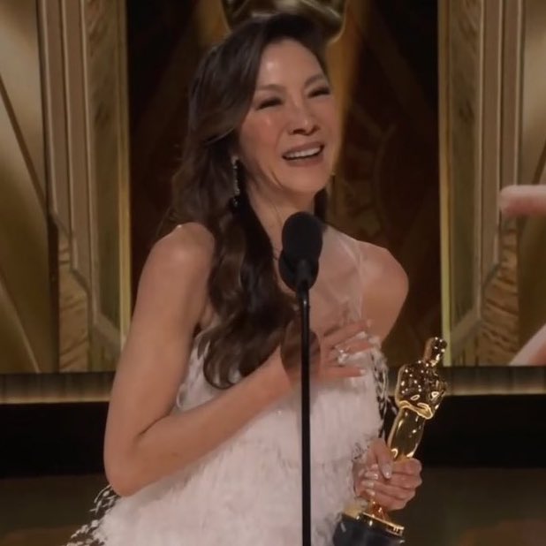 PopCrave's tweet photo. Halle Berry presented Michelle Yeoh with her #Oscar for 'Best Actress'.

They’re the only two women of color to ever win the award. https://t.co/h6cKxFMUlI
