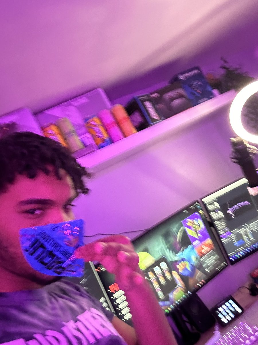 gee_vhs's tweet image. Streamed One chip challenge had me☠️
Stream was a W