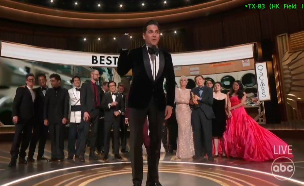 chungfun's tweet photo. Historic. This means so much. #EEAAO #Oscars ❤️ ❤️ ❤️ https://t.co/I4eUWQ97vW