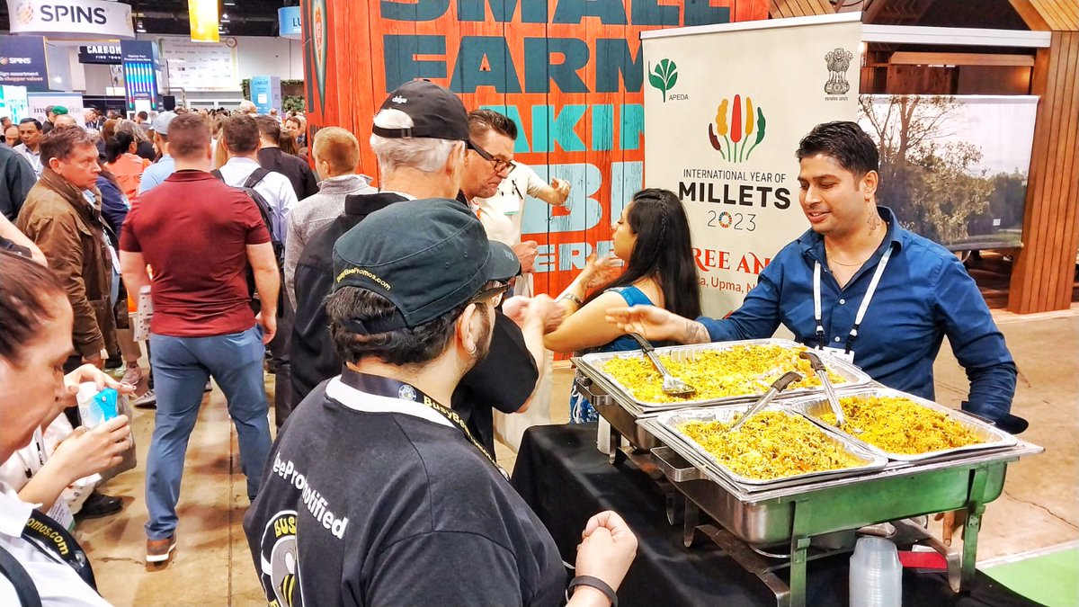 nagentv's tweet photo. Indian exporters under the umbrella of @APEDADOC participated at @expowest in #Anaheim to promote Indian organic products including #millets. The products included herbs, spices, basmati rice, lentils,essential oils etc. @DPIITGoI @AmritMahotsav @CGISFO https://t.co/nhTZ7tift8