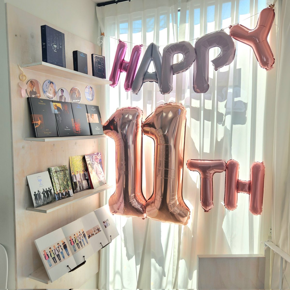 startis_cafe's tweet photo. 3/11(토)~3/15(수)
뉴이스트 11주년 이벤트를 진행합니다!
보틀음료와 커스텀쿠키 판매하니 많은 관심 부탁드립니다🥰

이벤트 문의는 카카오톡채널 [카페스타티스]

#추운_겨울이_모두_지난_3월이_되면
#우리의_봄이_영원하게

#NUEST  #뉴이스트 
 #JR #ARON #BAEKHO #MINHYUN #REN 
#생일카페 https://t.co/DpdbpafRFp