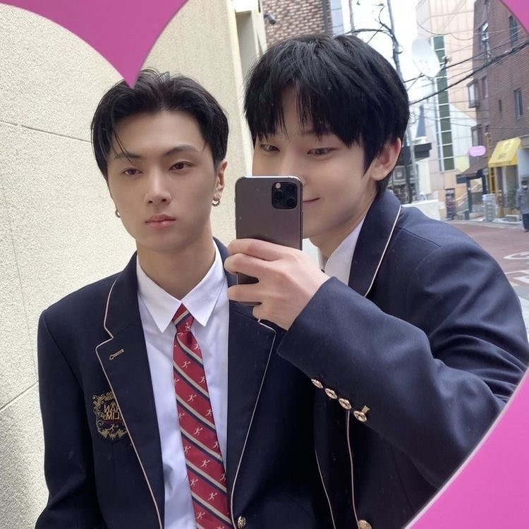enhasmr's tweet photo. heyyy i’m kinda new to entwt and i’m really looking for more oomfs so if u could share this it would really mean a lot!! ^^ https://t.co/QUWQfnJFuy