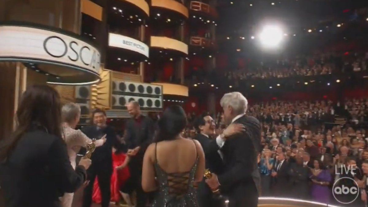 angryasianman's tweet photo. When Harrison Ford announced the Best Picture winner, Ke Huy Quan was the first to run on stage and gave him a huge hug. #Oscars #reunion https://t.co/tGBVwFmC8w