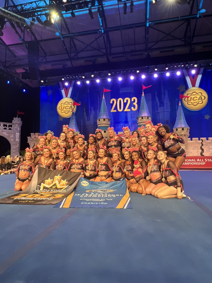 cealadylux's tweet photo. 2023 TRIPLE CROWN CHAMPS👑👑👑 https://t.co/VxG17RuuN1
