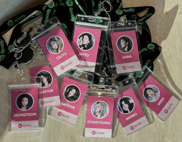 SpotifyKpop's tweet photo. POV: TWICE is joining you as marketing interns at Spotify’s NY office.

Let’s welcome @JYPETWICE who’ll be promoting their new mini album “READY TO BE” with us 🥰

Wanna help out? Then, listen to this playlist: https://t.co/RafObs0wET   

#SpotifyxTWICE #TWICE #READYTOBE https://t.co/KXlcS7kZFC