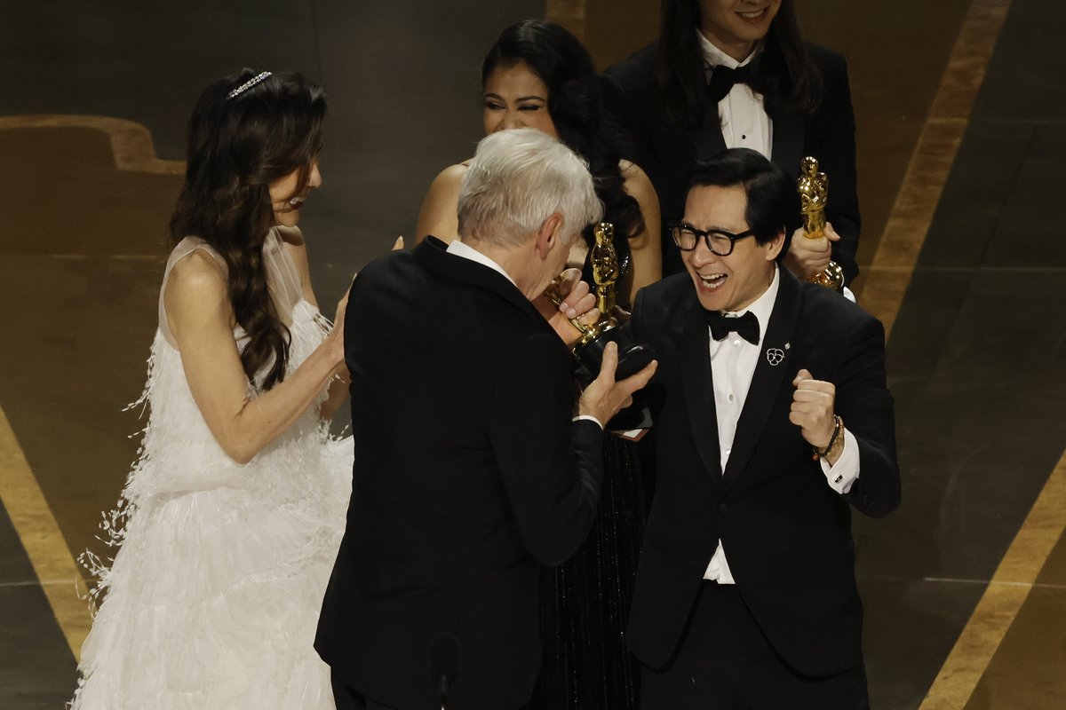 EW's tweet photo. How it started ➡️ how it's going 🥹. 

We spoke to Oscar winner Ke Huy Quan about #EverythingEverywhere and his return to acting here: https://t.co/vJMODKcow9 https://t.co/Bm23XzGE6B