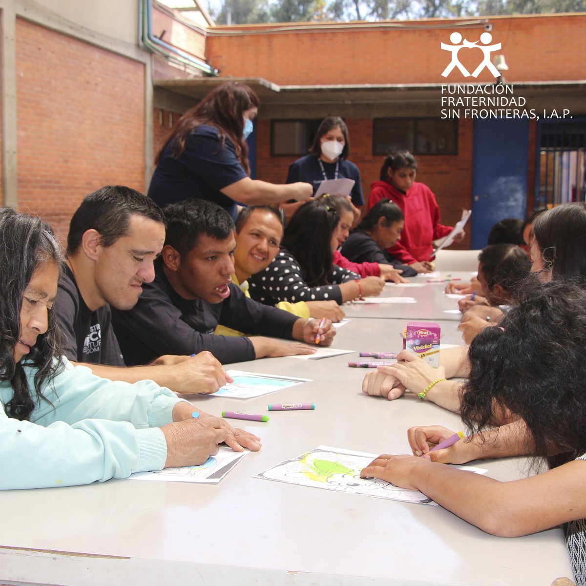 FundacionFSF's tweet image. #FFsF #PcDI #Donativos #IAP El viernes pasado se tuvo la visita de las amigas de la compañía Guerbet, brindaron donativos para los beneficiarios y se dieron a la tarea de hacer una actividad de colorear con sus amigos beneficiarios. Muchas gracias Guerbet.