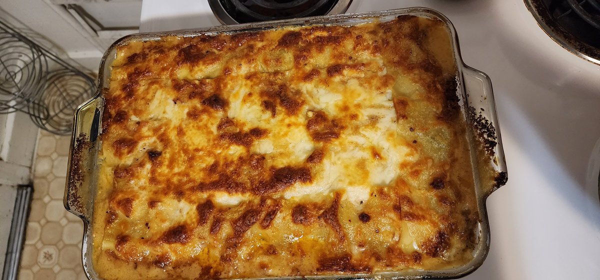 RaeleneMcBee's tweet photo. Behind the scenes
#dinner #sadatiny #missingateez #Sunday #vegetarian #veggiepowered #plantpower https://t.co/IcWG4WaGwI