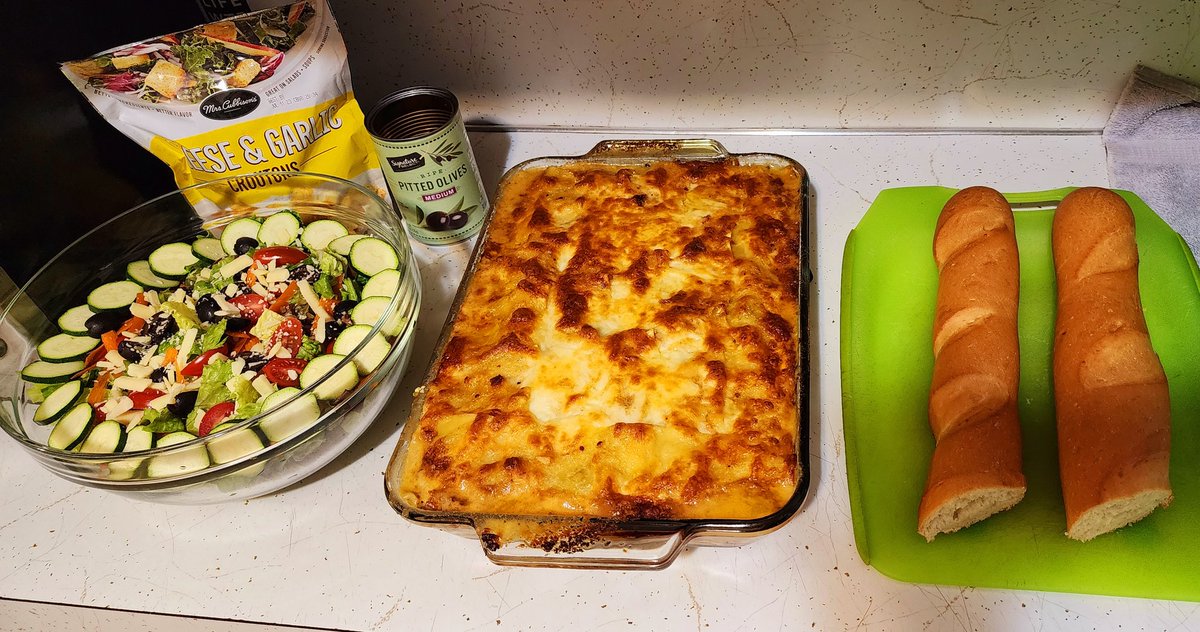 RaeleneMcBee's tweet photo. Behind the scenes
#dinner #sadatiny #missingateez #Sunday #vegetarian #veggiepowered #plantpower https://t.co/IcWG4WaGwI