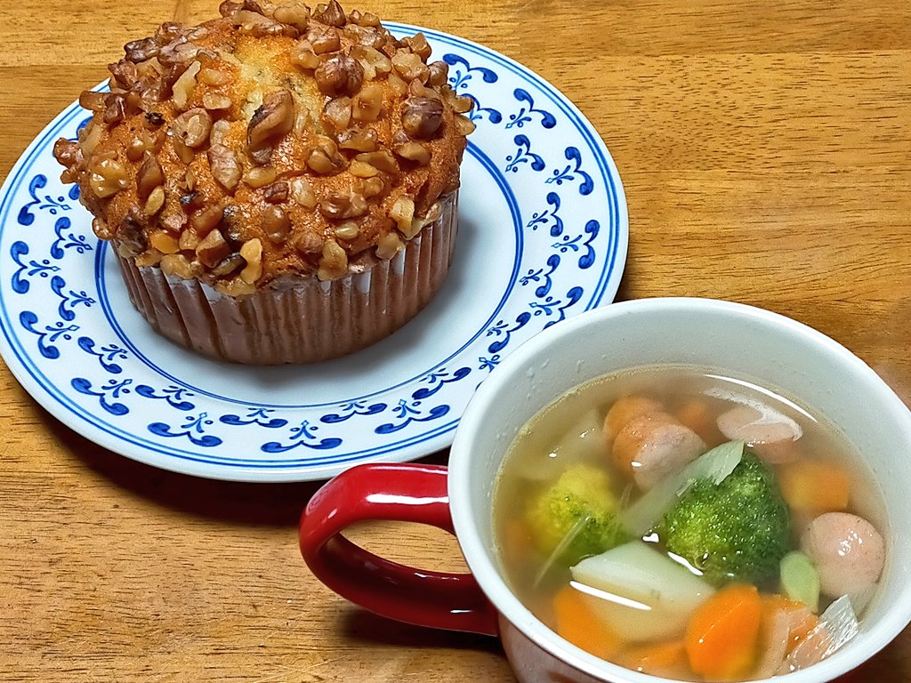 今日の朝ごはん☺️野菜たっぷりのスープ上手くできました～👍