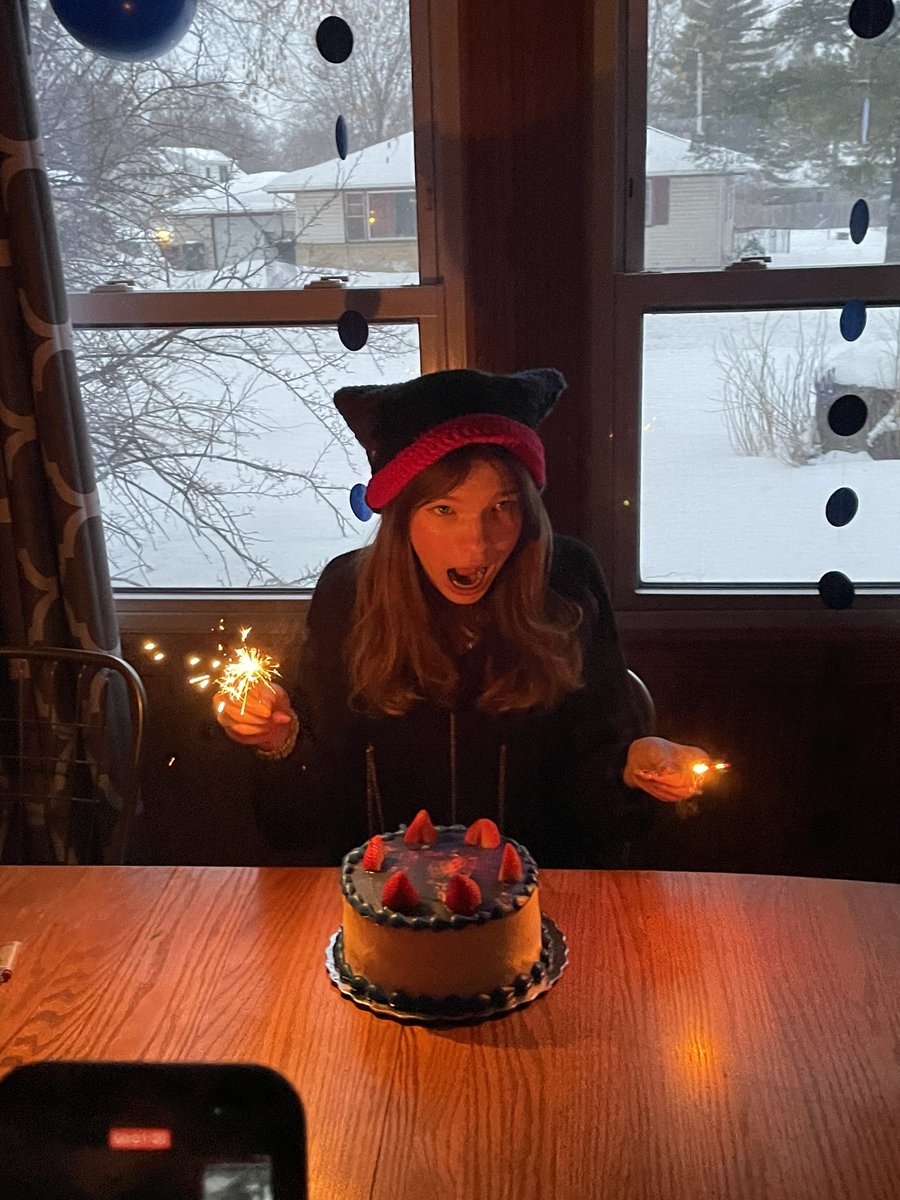 daphnescomet's tweet photo. @phoebe_bridgers ate your face for my birthday https://t.co/sUr7qQ84IZ