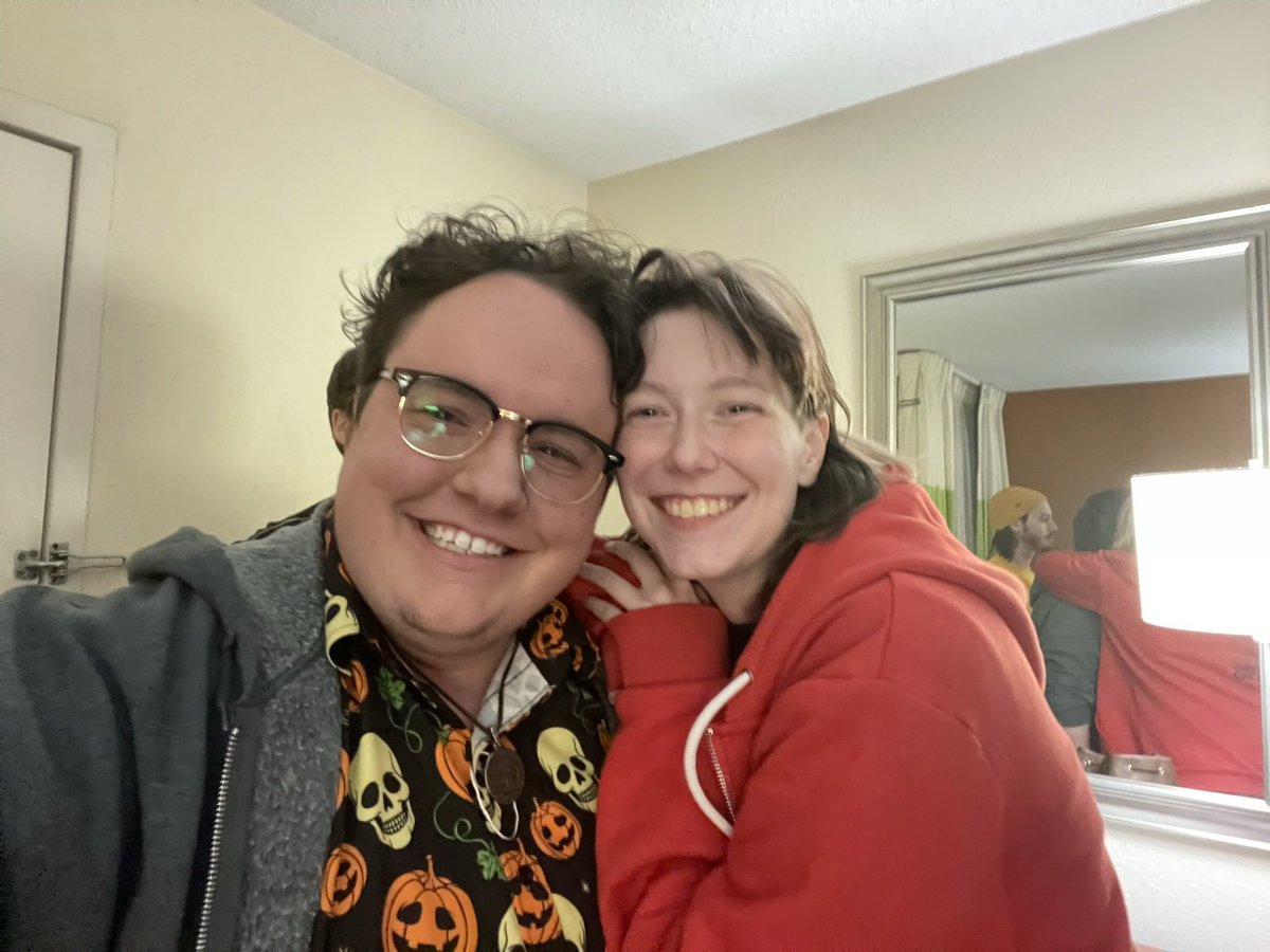 eliaswrite's tweet image. An epic meetup that was five plus years in the making. These people mean so much to me and I’m so grateful to call them friends. 💙🖤💚🫂🥰