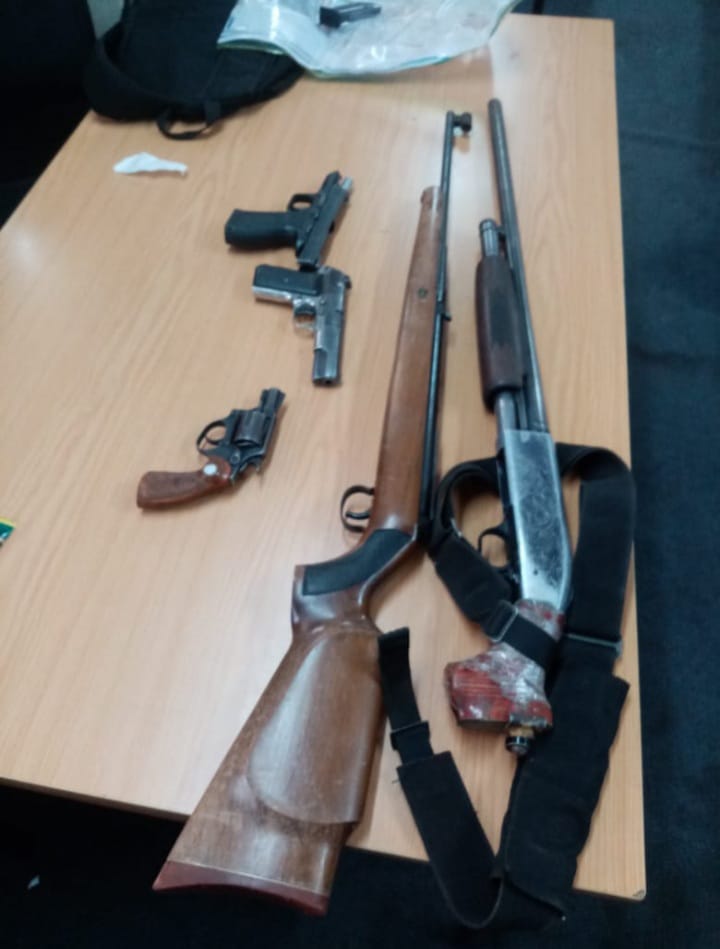 #sapsMP Ten suspects arrested in 10/03 in Middelburg for murder, attempted murder, business robberies, house robberies, car hijackings theft of motor vehicles, ATM bombings. Firearms and ammunition seized. #TrioCrimes NP 
saps.gov.za/newsroom/msspe…