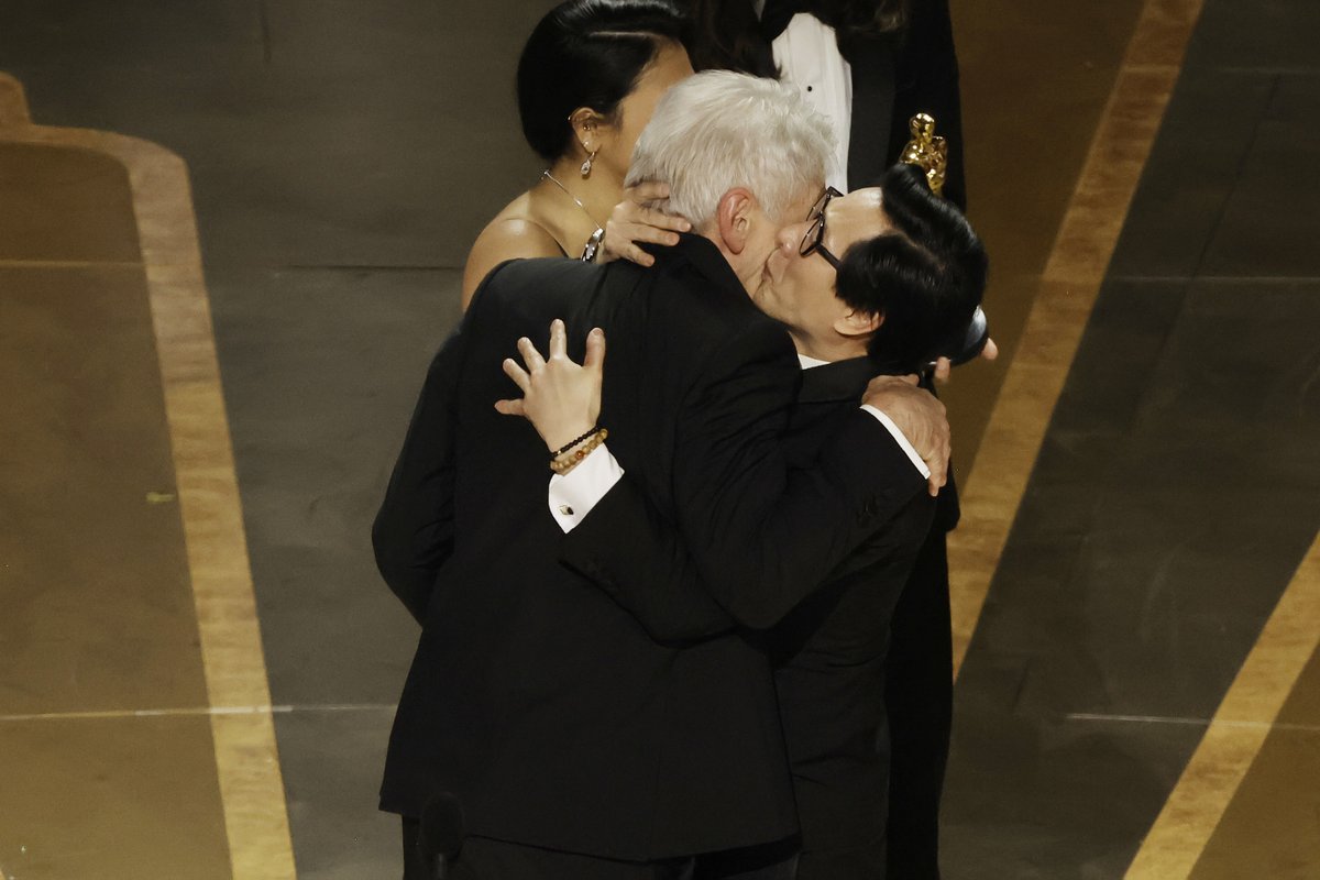 etnow's tweet photo. Still not over this #IndianaJones reunion at the #Oscars95. 🥰 https://t.co/s0qxMLlGkO