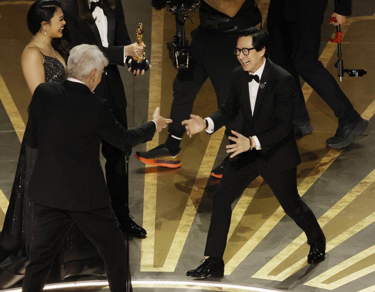 etnow's tweet photo. Still not over this #IndianaJones reunion at the #Oscars95. 🥰 https://t.co/s0qxMLlGkO