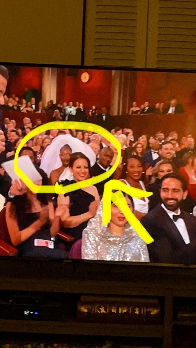 I’d be pissed to sit to behind her… #Oscar2023 #Oscar