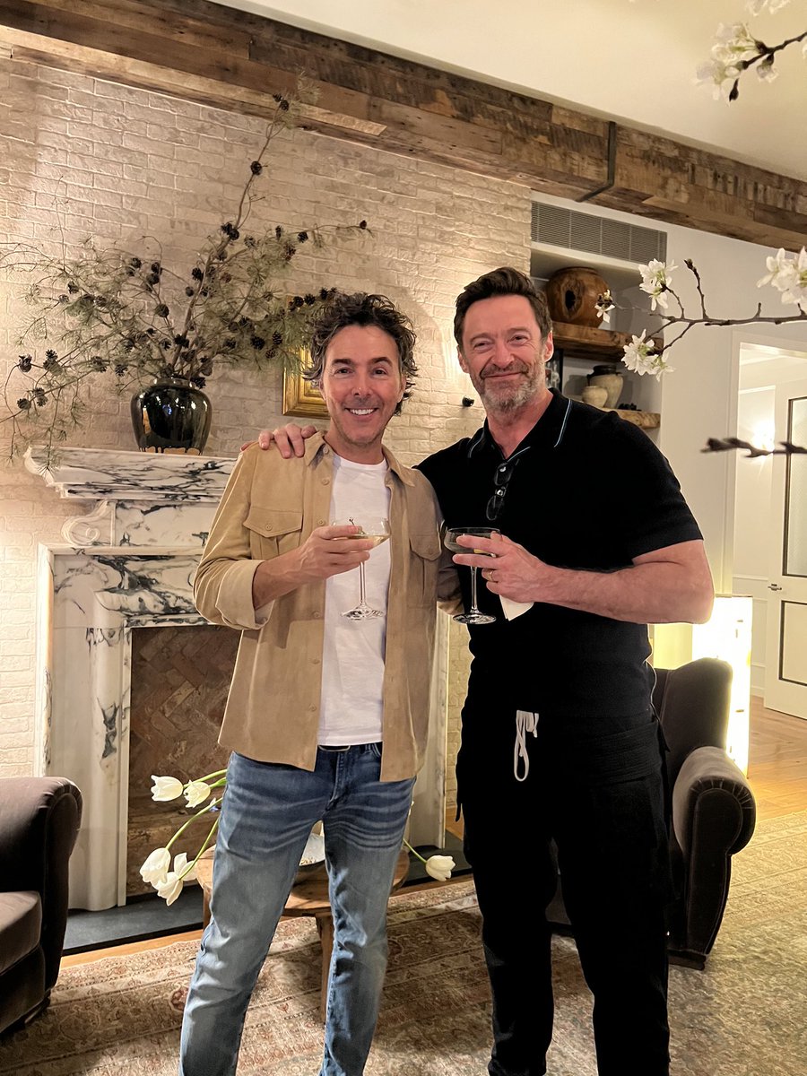 Hugh Jackman reunido con el director de #Deadpool3, Shawn Levy 🤝🏻 #Deadpool #Wolverine #MCU #Marvel #MarvelStudios #Disney