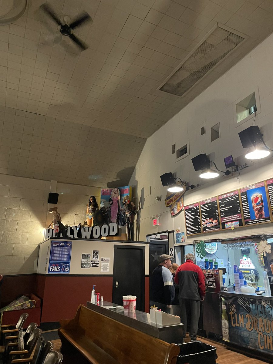 crying_trashcan's tweet photo. I saw the whale at elm draughthouse in millbury and it was such a fun time https://t.co/2dH7kYPXqa