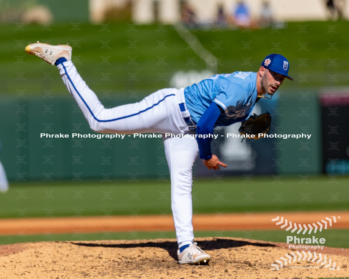 phrakephoto's tweet photo. Dylan Coleman (65) RHP KC Royals @_Coleman10 @MSUBaseball #royals #AlwaysRoyal #TogetherRoyal #kansascityroyals #kcroyals #RaisedRoyal #welcometoroyalty #foreverroyal @RoyalsFarm @royalsPD @Surprise_Royals
#royalsbaseball #goroyals #letsgoroyals #beroyalkc https://t.co/uHkLTfBPAM