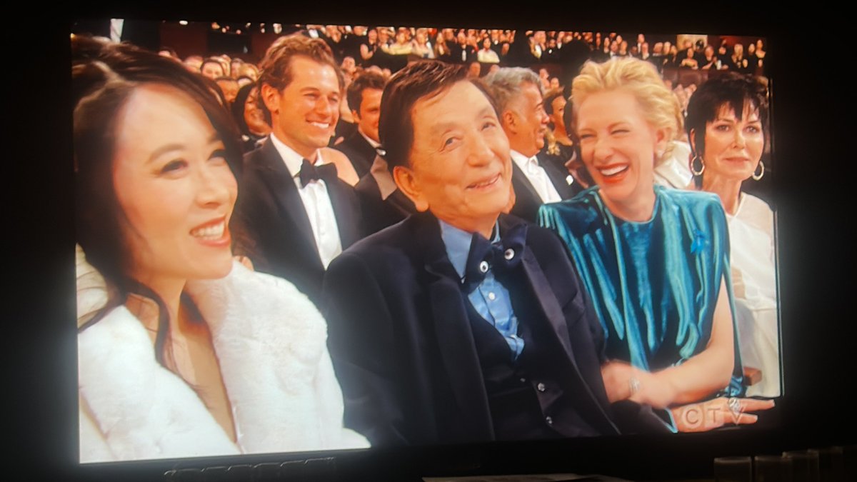 More Oscar highlights… My queens #MichelleYeoh and #HalleBerry #TheDaniels #JamesHong #EEAAO