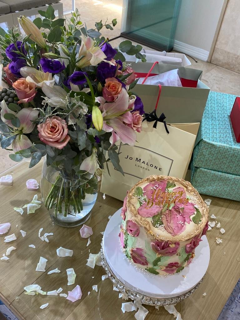 FlowerS1sters's tweet photo. Flower arrangements for a Birthday party.
For your Flower orders please whatsapp Alison 0825465779 to discuss your requirements.

#birthday #flowerarrangement #CapeTown #flowerdeliverycapetown #sistersonadderley #TrendingNow #viral #viralflowers #florist #happybirthday https://t.co/VEcm10QZ2B
