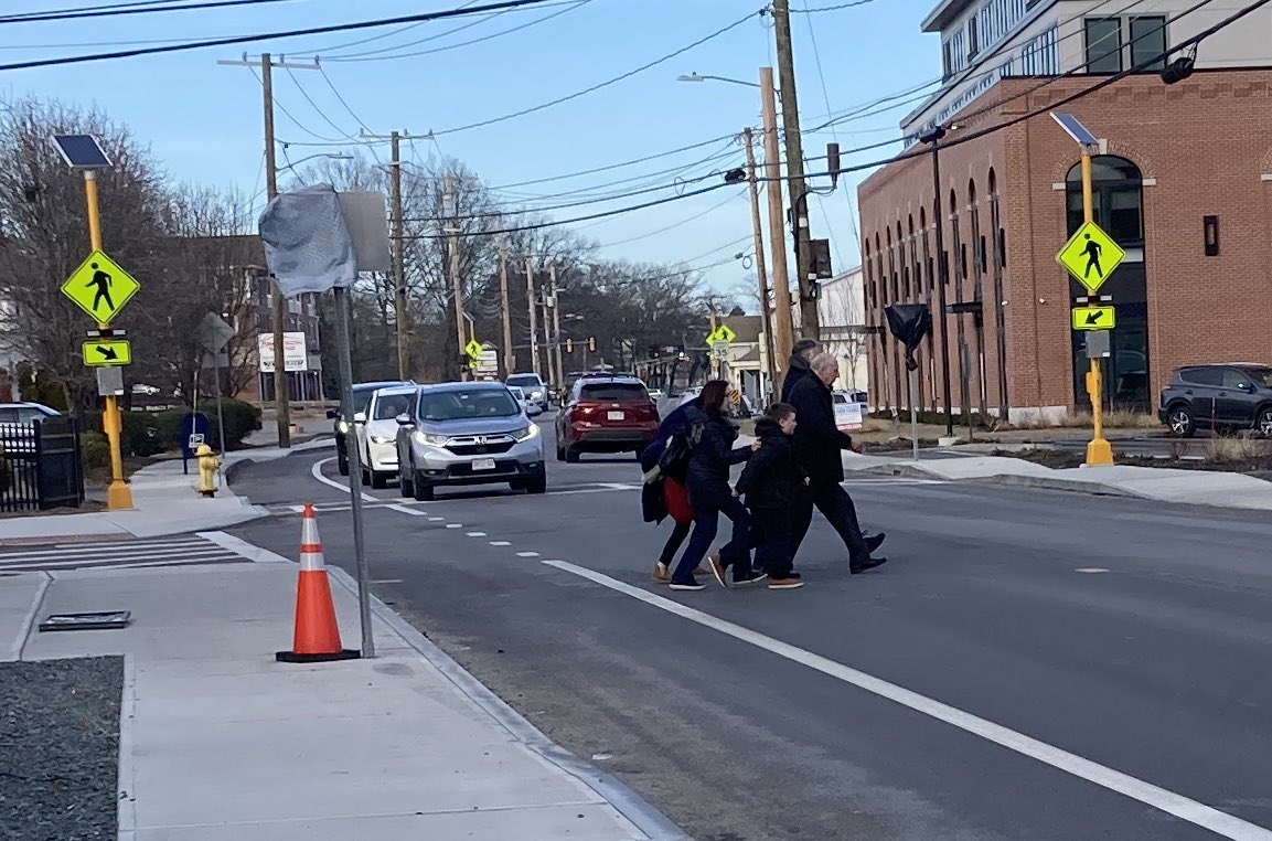 DedhamByFoot's tweet photo. Both of these within 30 seconds today. The #design and #implementation of this roadway has literally killed Multiple people on this street in the last few years and this is what it looks like today. #BridgeSt #DedhamMA. What an absolute failure @MassDOTSafety @MassDOT https://t.co/fEH6VGC4z9