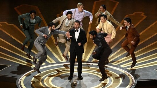 RokEmbIndia's tweet photo. Congratulations to #RRRMovie for winning the #OscarAward for Best Music! Naatu Naatu Naatu ~

#KoreanEmbassyIndia #Congratulates #NaatuNaatu #RRROscarWin  🏆🎶👏 https://t.co/qyg6GDQzRS