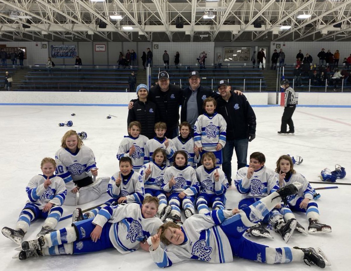 That’s a wrap on the 2022-2023 season for your Bloomington Jefferson Squirt A’s 💙 We are beyond proud of these kids. Thank you to our amazing coaches, dedicated parents, siblings and fans for your support throughout the season. Go Jags!! 🐆
#wegotyou8 #winforglynn