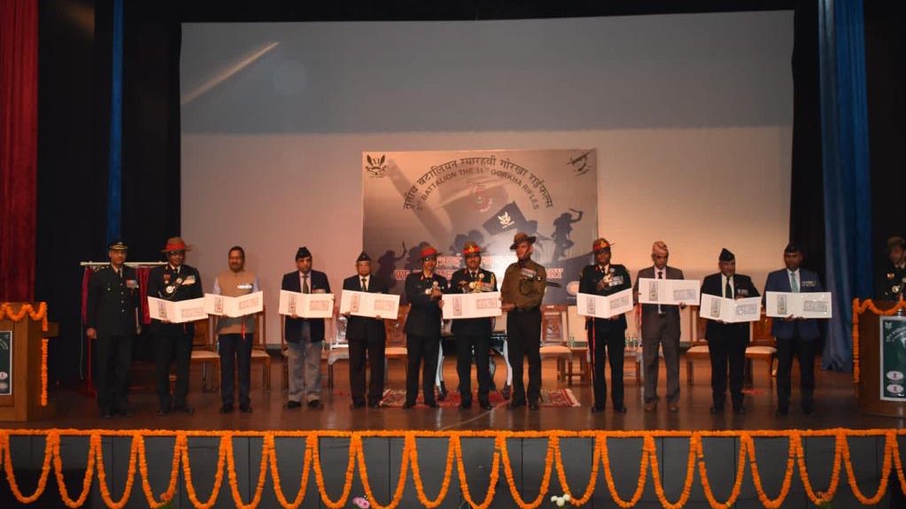 Lt Gen AK Singh, GOC-in-C #SouthernCommand & Colonel 11GR & Sikkim Scouts visited Gorkha Rifle battalion to celebrate paltan’s Platinum Jubilee. He congratulated unit for the glorious journey & encouraged all to keep up the good work. He also felicitated VeerNaris & War veterans