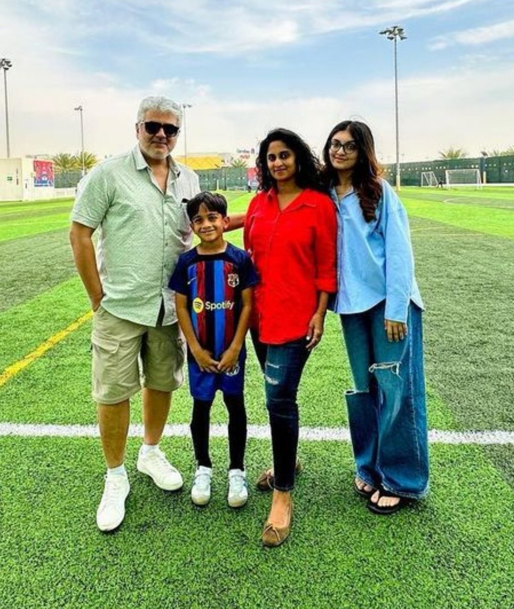 ThalaAjith_FC's tweet photo. Exclusive🎉

Latest  Click of Ajith sir with his family. 

#AjithKumar ||  #AK62 https://t.co/x2ShkcwRpt