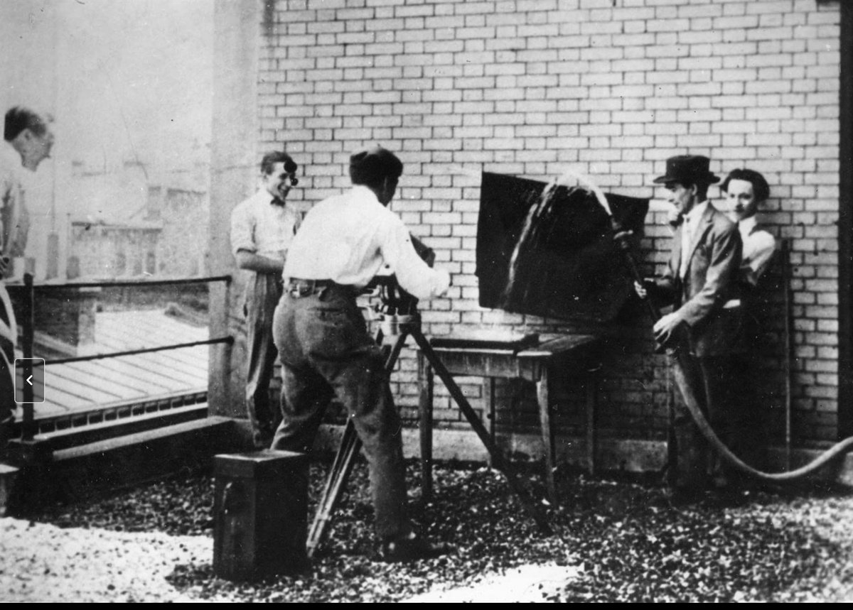 analgesicsleep's tweet photo. Marcel Duchamp, Man Ray, Erik Satie, Francis Picabia, René Clair, Jean Börlin, and Inge Frïss in “Entr'acte” (1924)
#SilentFlickerSunday #EntreActe #MarcelDuchamp #ManRay #Dadaism #ErikSatie #ReneClair #FrancisPicabia #IngeFriss #JeanBorlin https://t.co/hFQrrQAbbB