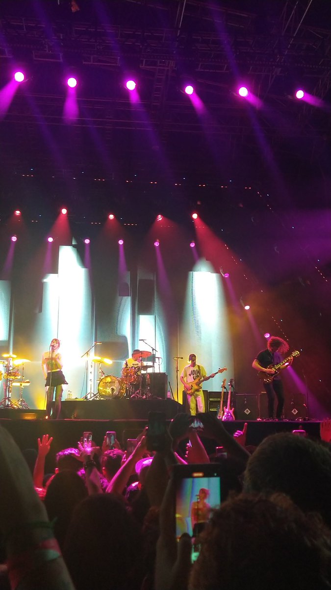 stefani_inafets's tweet photo. MELHOR SHOW DA VIDA!!!!!
OBRIGADA HAYLEY, ZAC E TAYLOR POR SEREM TÃO GOSTOSOS ♥️
#paramoresp https://t.co/wzxv5dwSEs