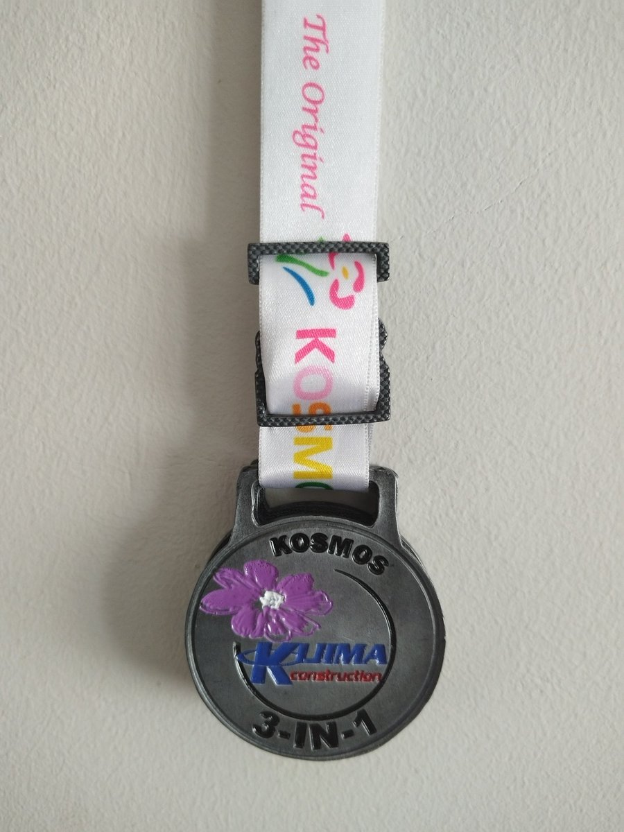 kateki_m's tweet photo. When the streets called, we responded. #Kosmos3-in-1 happened. Happy #MedalMonday #IPaintedMyRun #TrapnLos #RunningWithTumiSole https://t.co/W8b4CBhjON