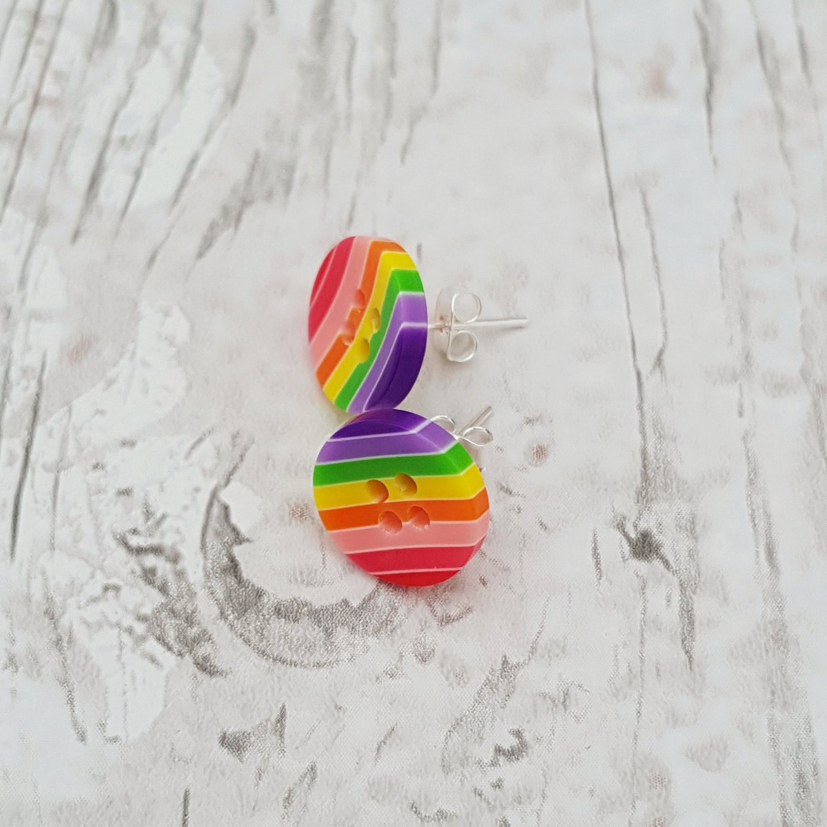 martisanne's tweet photo. Rainbow button earrings, pride earrings stud, colourful stud earrings, LGBTQ jewelery, Tiny stud earrings, small earrings, gift for her, E1 https://t.co/8pCKlehO5t #EtsyTeamUnity #SMILEtt23 #ColourfulStuds https://t.co/yT9v9jKUCA