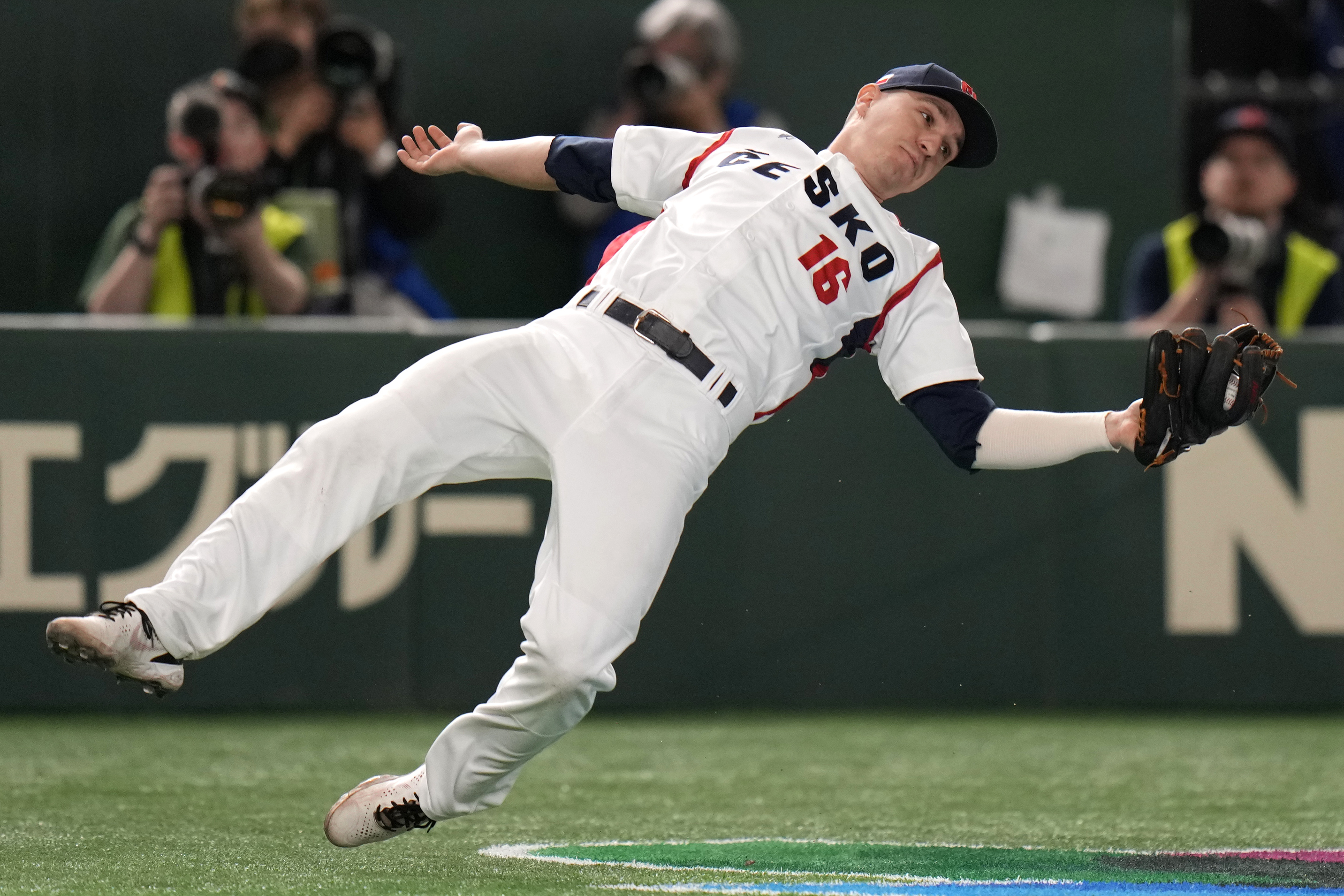 Cut4 on "Falling for the #WorldBaseballClassic. ❤️ https://t.co/R5XGPV40ik" / Twitter