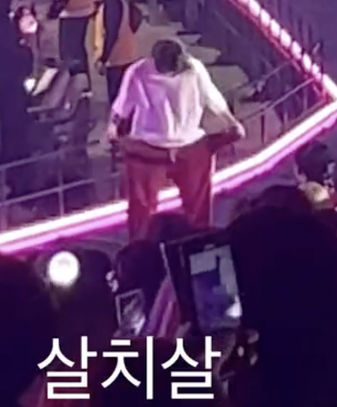 Kk_2bokK's tweet photo. 총각 그렇게까진 안보여줘도돼 https://t.co/4hsFq07t5C