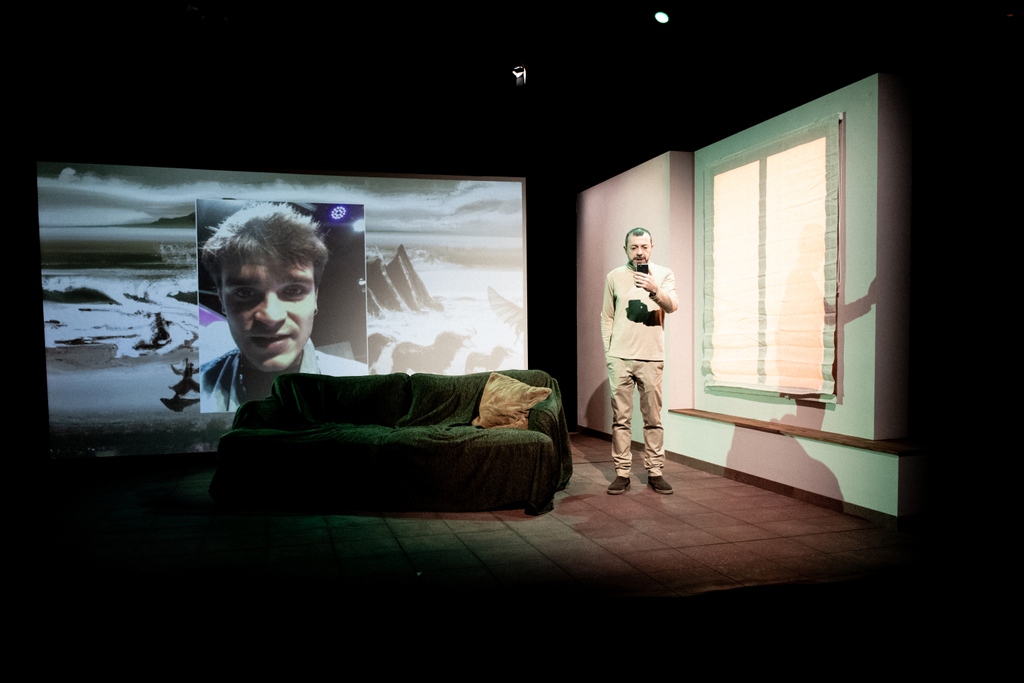 Ahir ens vam acomiadar dels 2 espectacles de [BLANK] d'Alice Birch a la Brossa i @eltantarantana. Ha sigut un projecte molt bonic, gràcies a tothom per fer-ho possible🤍