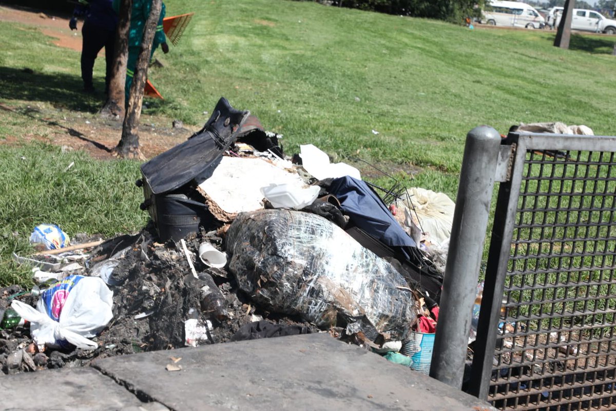 OfficialGDARD's tweet photo. Before and After effects of the Inner-city Clean Up #GrowingGautengTogether #GDARDEatWork #TISHSila #Threadclosed https://t.co/MSEK9mzBrN