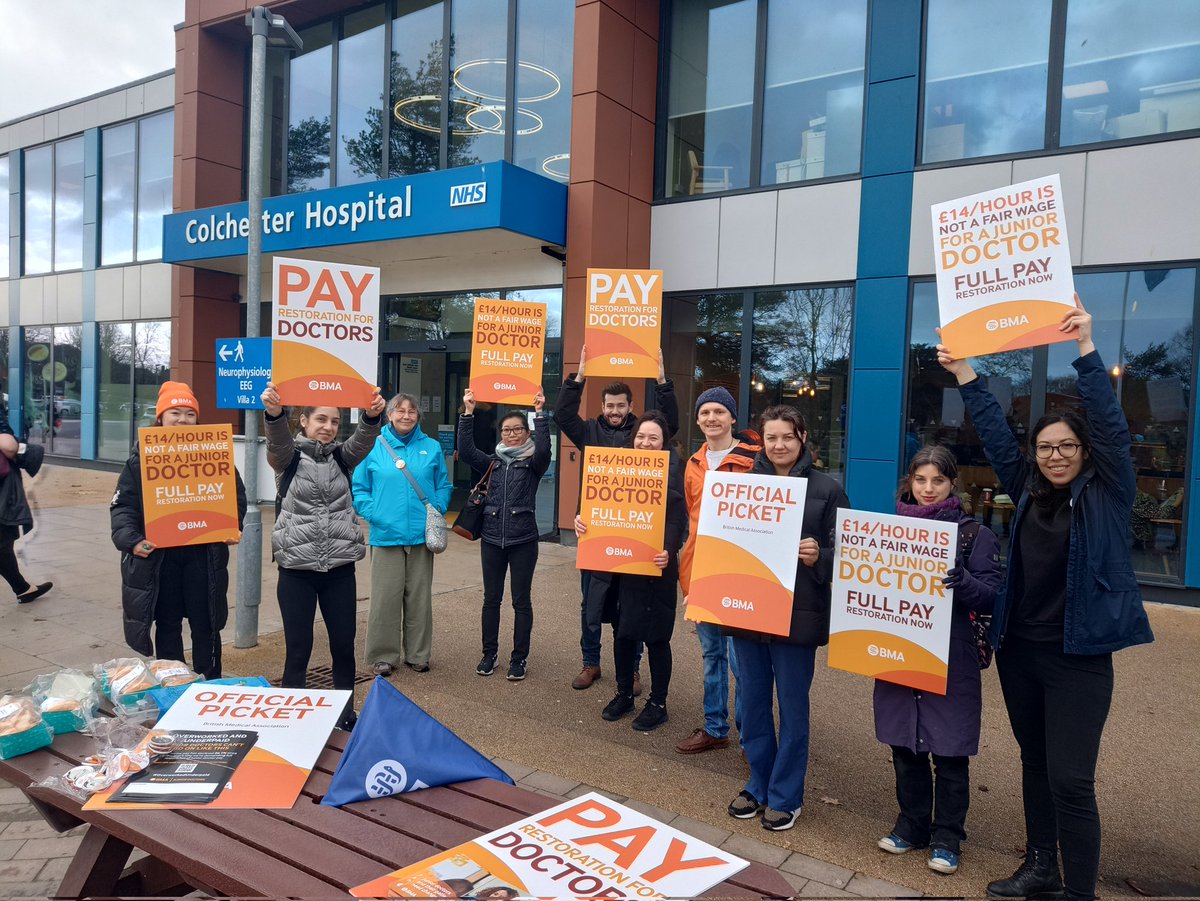 Dan_Rees_Writes's tweet photo. The #JuniorDoctorsStrike is underway in Colchester this morning where a picket line of about nine people has formed at the hospital entrance. It's the first of three days of action as they demand what they describe as a pay restoration of about 26%. More to follow via @TheGazette https://t.co/qnYvvqWhxz