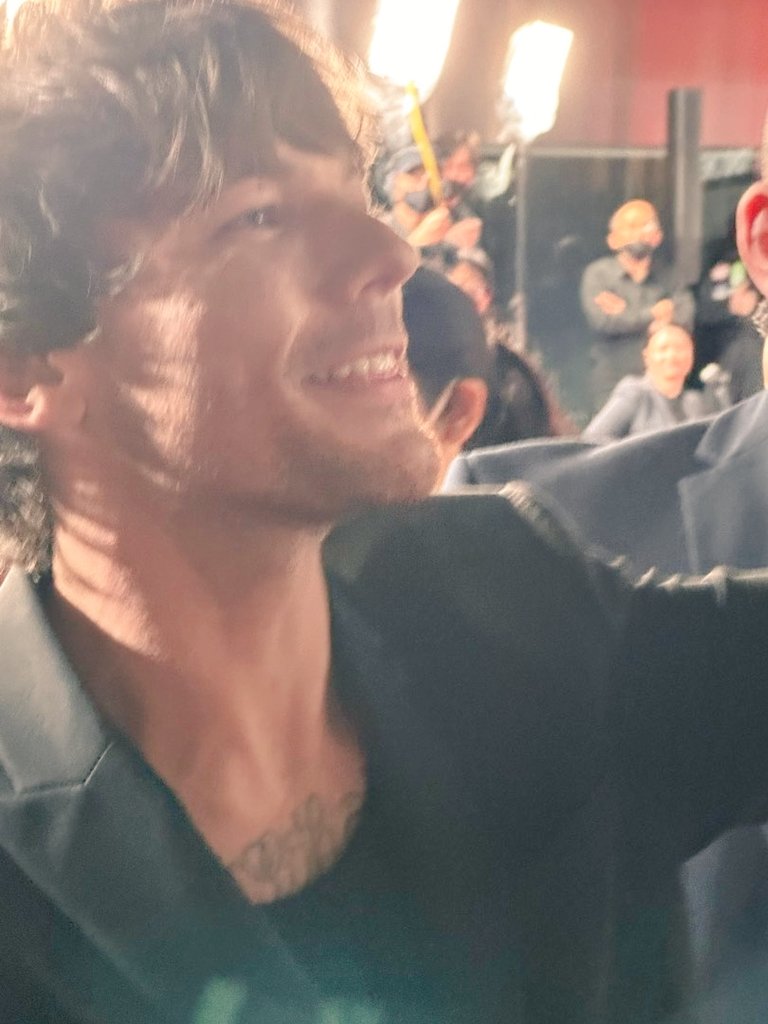 JustJenJen__'s tweet photo. No, but what the actual...how in the hell does he keep getting BETTER looking?! How is it even possible?! 😭😭 #AllOfThoseVoicesTOKYO https://t.co/Ruf5MHQU9y